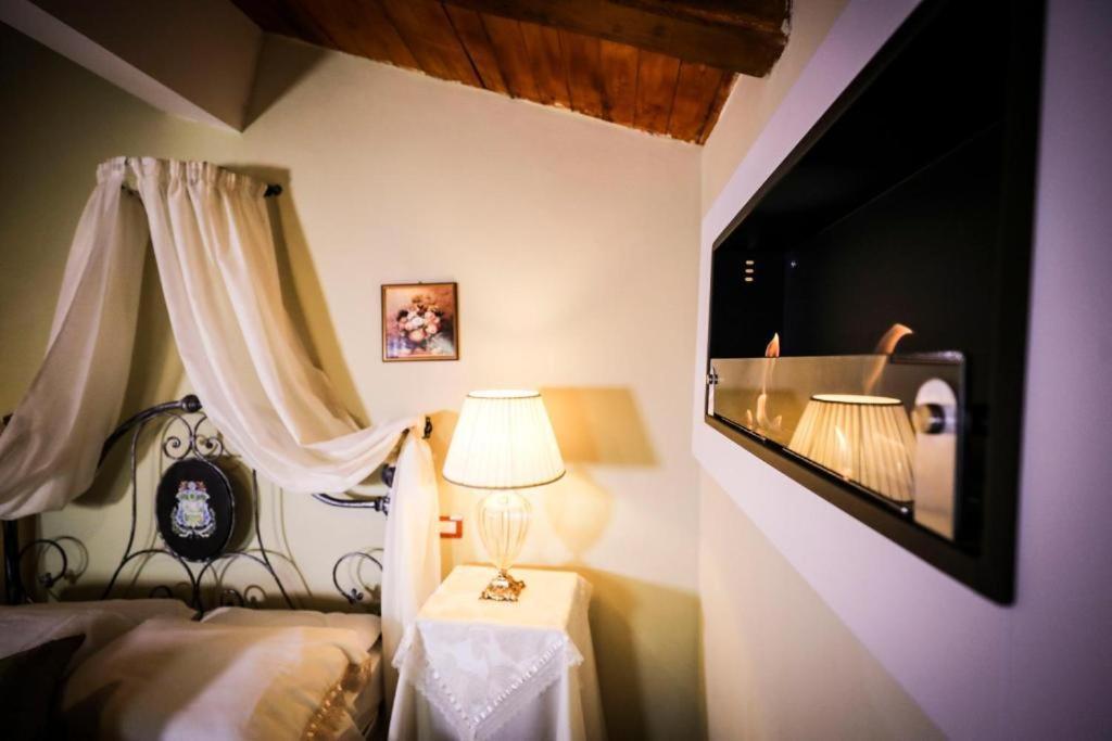 Dimora Di Charme Villa Sant'Erasmo Fumone Δωμάτιο φωτογραφία